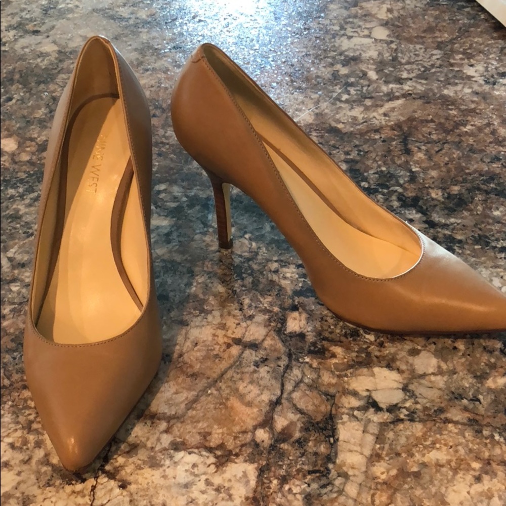Nine West tan pumps